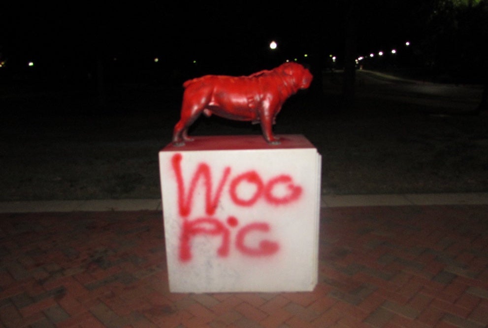 Bulldog vandalize